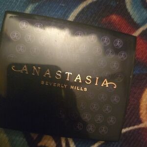 Anastasia Beverly Hills Powder Foundation Shade 500c